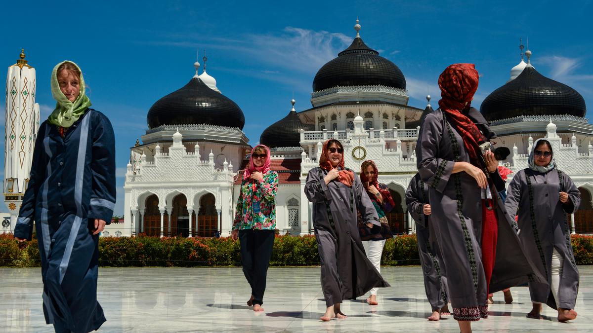 Ke Aceh Harus Pakai Jilbab Dan Berbusana Muslim?